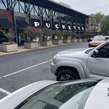 Puckett's Restaurant - Southern Near Me - Chattanooga, Tennessee