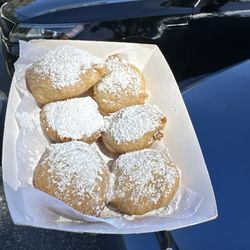 Sweets on Wheels - 5 Fried oreo and one fried cheesecake