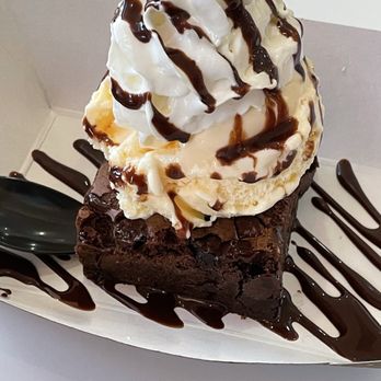 Dessert Lab Addison - Brownie Fudge Sundae without the peanuts - Desserts Near Me - Dallas, Texas
