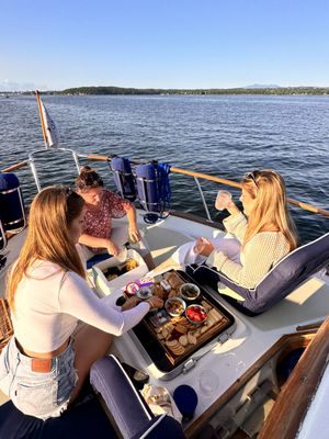 Fun For All! - Bring your favorite beverages and we provide openers, ice, drinkware, etc. You can bring your own snacks or light meals as well and we provide plates, napkins, utensils, knives, cutting boards...everything you need to enjoy dining afloat. And leave the clean-up to us! Fun For All! - Bring your favorite beverages and we provide openers, ice, drinkware, etc. You can bring your own snacks or light meals as well and we provide plates, napkins, utensils, knives, cutting boards...everything you need to enjoy dining afloat. And leave the clean-up to us!