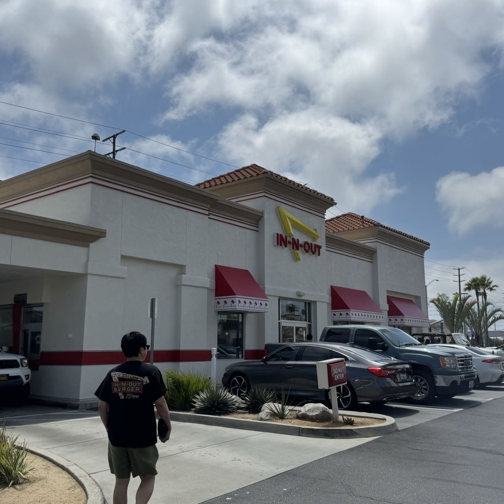 In-N-Out Burger - Burgers Near Me - El Segundo, California In-N-Out Burger - Burgers Near Me - El Segundo, California