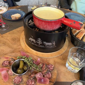 la terrasse - Fondue and peppered sausage - Cafes Near Me - Lutry, VD