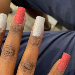 Mindy’s Luxury Nails - The gel power color did not match the gel polish on my toes and the lady did not seem to care