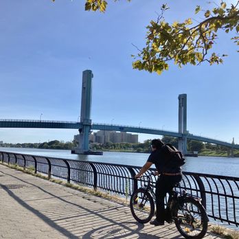 East River Esplanade - The bridge to Randall's Island. 09/19/21 - Parks Near Me - New York, New York