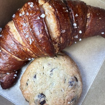 Breadologie Bakery - Pretzel croissant and Chocolate Chip Cookie - Bakeries Near Me - Granada Hills, California Breadologie Bakery - Pretzel croissant and Chocolate Chip Cookie - Bakeries Near Me - Granada Hills, California