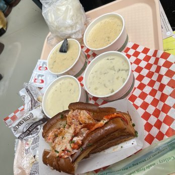 Pike Place Chowder - Lobster roll and chowder sampler. Ask for bread to dip! - Seafood Near Me - Seattle, Washington Pike Place Chowder - Lobster roll and chowder sampler. Ask for bread to dip! - Seafood Near Me - Seattle, Washington