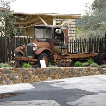 Regusci Winery - Wine Tasting Room Near Me - Napa, California Regusci Winery - Wine Tasting Room Near Me - Napa, California