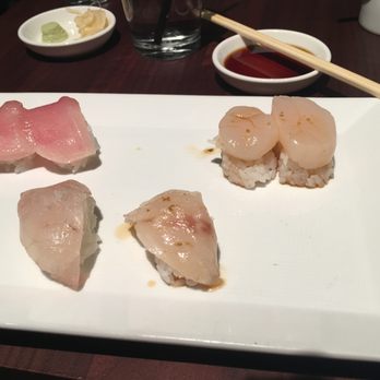 SUGARFISH | Flatiron - yellowtail (top left), hirame, snapper, scallop - Sushi Bars Near Me - New York, New York