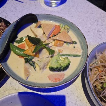 Isaan Der - Thai Kitchen & Bar - Vegan green curry - Thai Near Me - Richmond Hill, Ontario Isaan Der - Thai Kitchen & Bar - Vegan green curry - Thai Near Me - Richmond Hill, Ontario