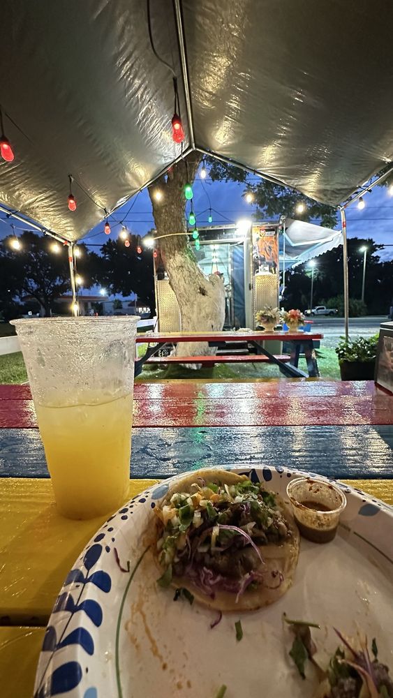 Taquería Los Cebollines