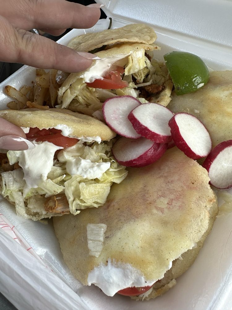 Food from Tacos El Chapulin