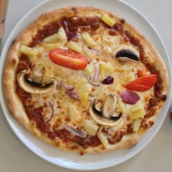 Lärbro Café & Bar - Liten sorglig pizza.