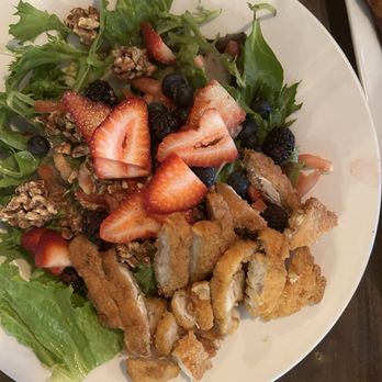 The Tavern Grille - Summer berry salad with crispy chicken - Sports Bars Near Me - Cottonwood, Arizona The Tavern Grille - Summer berry salad with crispy chicken - Sports Bars Near Me - Cottonwood, Arizona