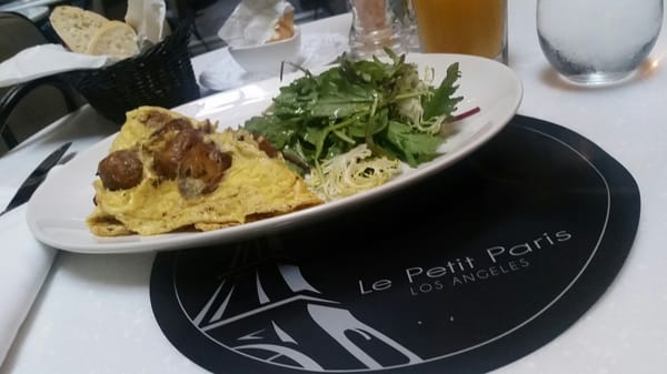 Le Petit Paris by null