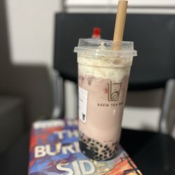 Brew Tea Bar - Large Korean Strawberry Milk Cheese Latte w/ boba
