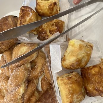 Tous Les Jours - Donut twists, apple fritters, pain au chocolate - Bakeries Near Me - Columbus, Ohio Tous Les Jours - Donut twists, apple fritters, pain au chocolate - Bakeries Near Me - Columbus, Ohio