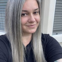 Strandz Salon - Embracing my grey in all it's glory