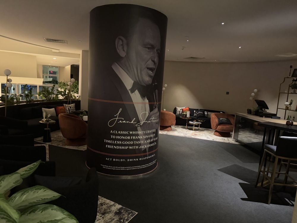 Sinatra Room Image