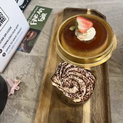 El Mirador En El Rio - Flan and tiramisu cupcake