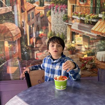 FLORES ICE CREAM - Beautiful walls and yummy icecream - Delis Near Me - Bakersfield, California