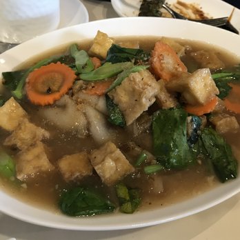 Thai Tyme - Tofu raad na - tasty but some of the noodles stuck together in clumps - Thai Near Me - Manassas, Virginia