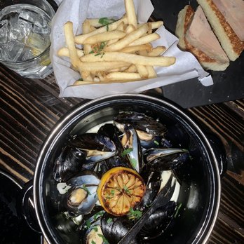 French Alpine Bistro - Moules-Frites - French Near Me - Aspen, Colorado