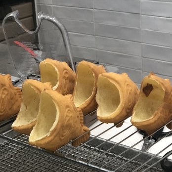 Somisomi - Fish shaped waffles ready to be stuffed with filling or your choose! - Ice Cream & Frozen Yogurt Near Me - San Diego, California Somisomi - Fish shaped waffles ready to be stuffed with filling or your choose! - Ice Cream & Frozen Yogurt Near Me - San Diego, California