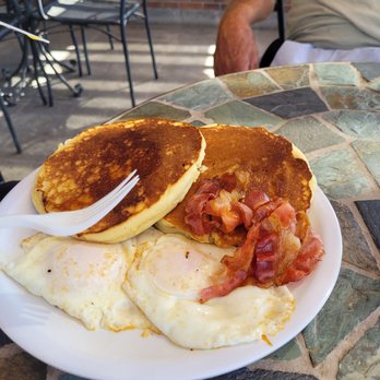 Cocina de Becky - Eggs, bacon and pancakes perfectly done - Mexican Near Me - Bahía de Kino, SON Cocina de Becky - Eggs, bacon and pancakes perfectly done - Mexican Near Me - Bahía de Kino, SON