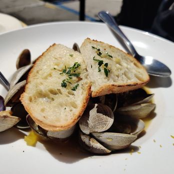 Salt & Pepper - Steamed clams (there more than it looks) - American Near Me - Tiburon, California Salt & Pepper - Steamed clams (there more than it looks) - American Near Me - Tiburon, California