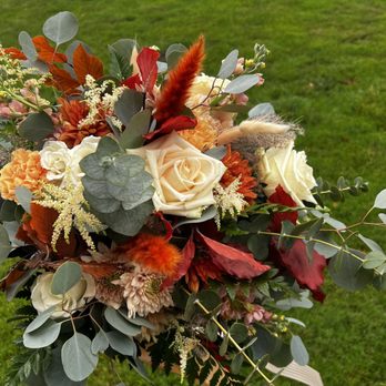 Lynden Florea - Current trending colors...! - Florists Near Me - Lynden, Washington