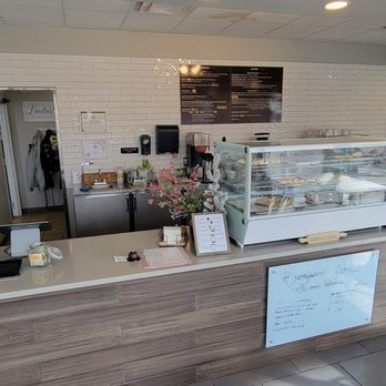 Linda's Dolci - a view of a bakery counter - Bakeries Near Me - Albuquerque, New Mexico Linda's Dolci - a view of a bakery counter - Bakeries Near Me - Albuquerque, New Mexico