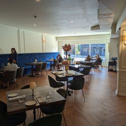Victoria’s Restaurant - Dining room