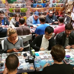 Bulletproof Comics - The finalists at the Battle for Zendikar pre-release event are deep in strategy!
