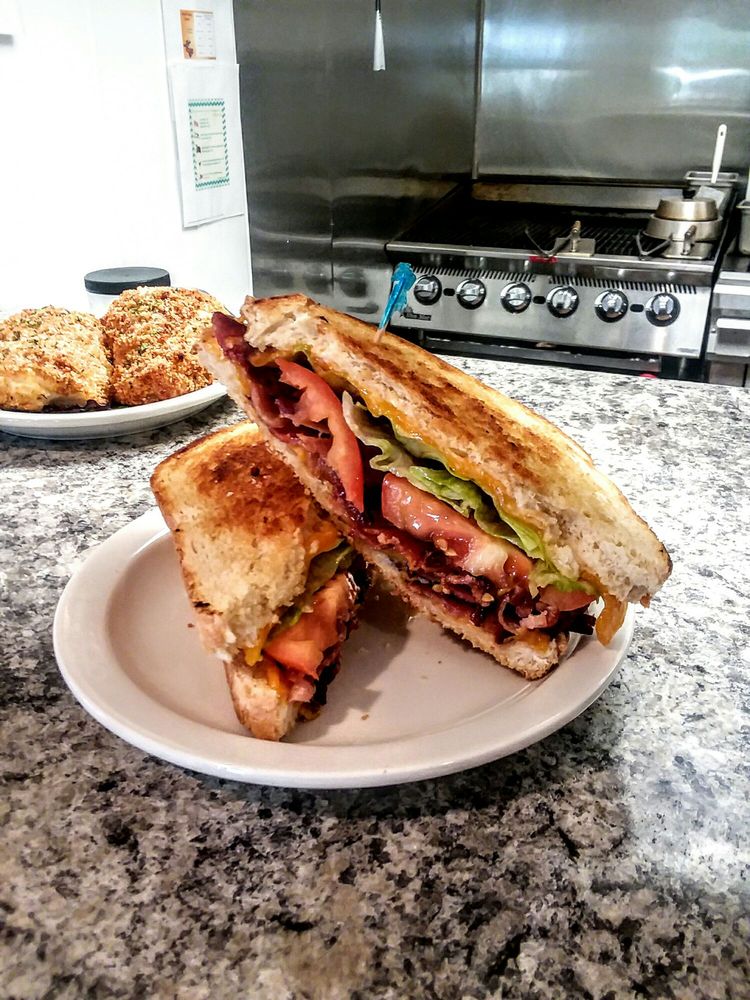 SUGAR MAPLE GOLF CLUB Updated September 2024 19283 E 1600th St