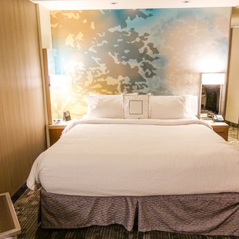 Courtyard by Marriott Morgantown - King Bed - Hotels Near Me - Morgantown, West Virginia