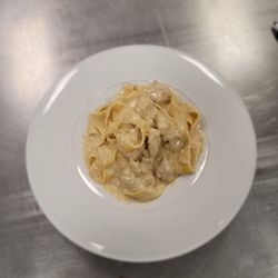 Pastaria 49 - Fettuccine chicken alfredo