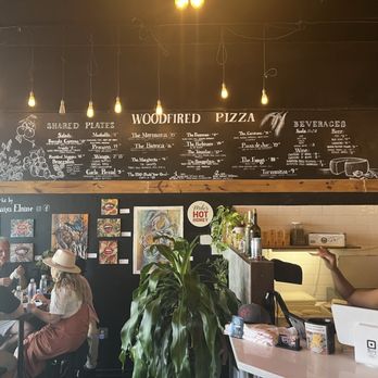 Pie95 Pizza - Inside vibe - Pizza Near Me - Jacksonville, Florida