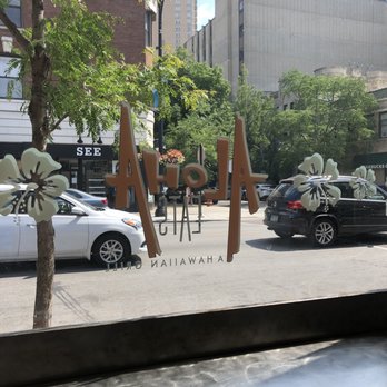 Aloha Eats - Looking out toward Clark - Hawaiian Near Me - Chicago, Illinois