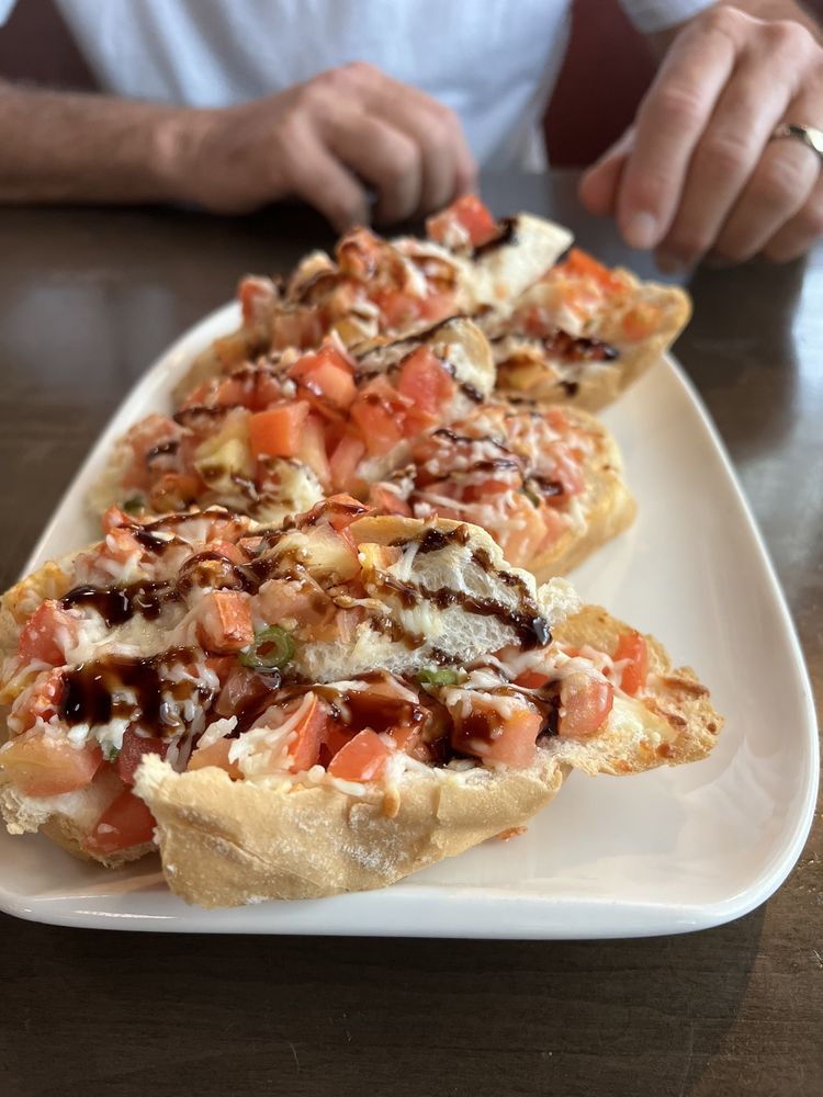 Lion's Head Tavern & Grill