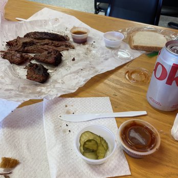 Henry's Barbecue - Brisket and burnt ends! - Barbeque Near Me - Del Valle, Texas