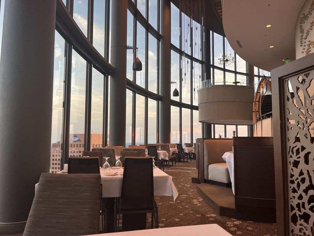 The Sun Dial Restaurant, Bar & View