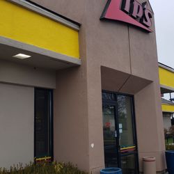 Zip's Drive-In Restaurant - Entrance