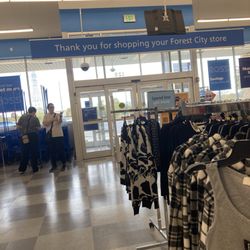 Ross Dress For Less - Entrance