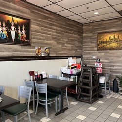 Nam Vang Restaurant - Interior