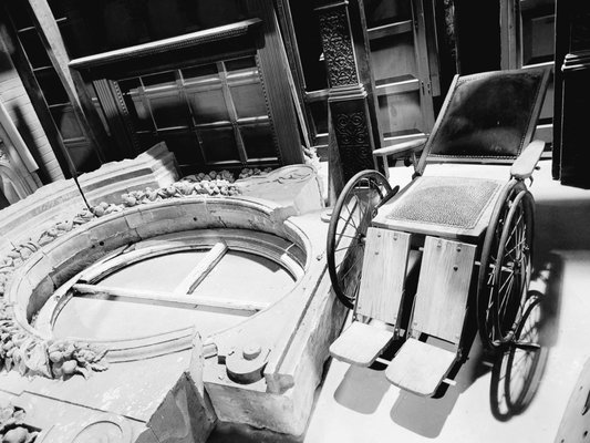 Dead People's Stuff "Architectural Antiques + Design" by null