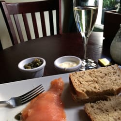 Vroni's - £5.5 Cava and a smoked salmon snack
