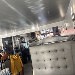 Traveler's Cove Restaurant - Interior dining area