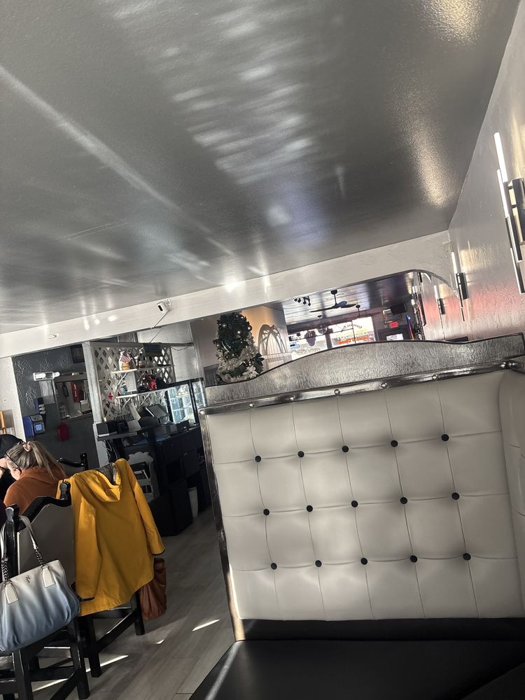 Traveler's Cove Restaurant