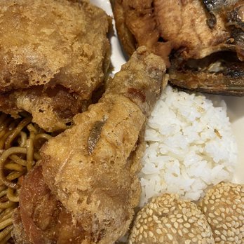 Chowking - Lauriat combo- fried chicken and bangus. Comes with rice and pancit canton. - Chinese Near Me - Concord, California