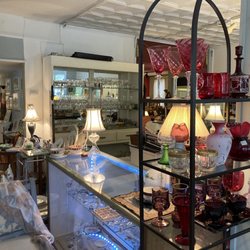 Mahbubeh's Antiques & Collectibles - Inside